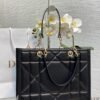 MEDIUM ESSENTIAL TOTE - Dubai Fashion LUX