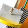 POCHETTE UPTOWN EN CUIR BRILLANT EMBOSSÉ CROCODILE - Dubai Fashion LUX